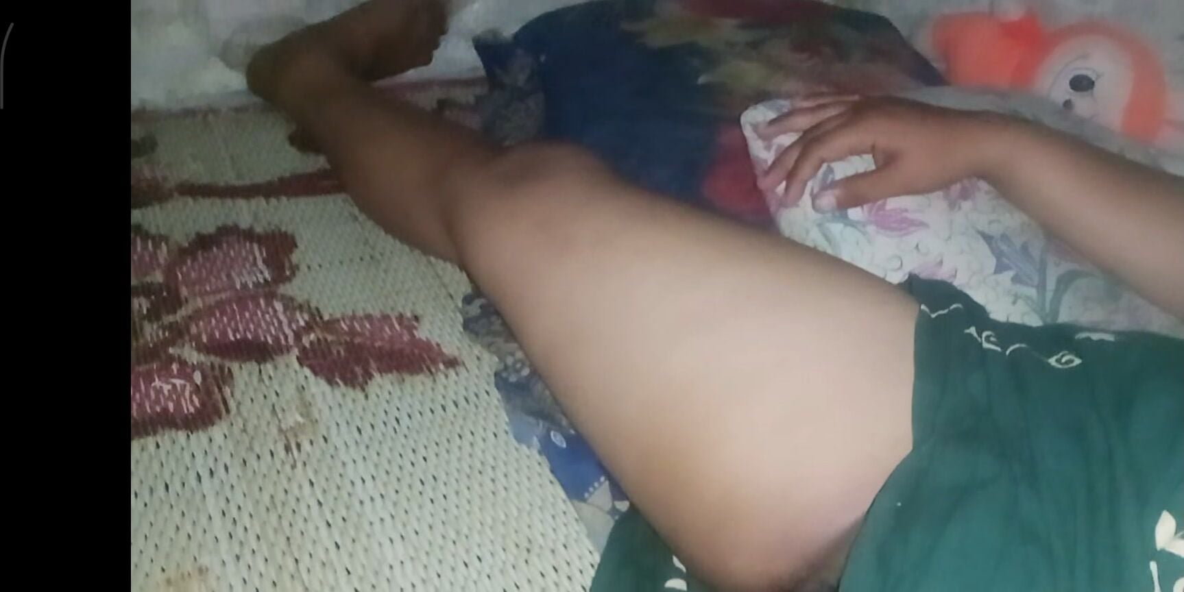 Nửa đêm, Qua phòng bác họ MBBG Mò lồn rậm lông quay video